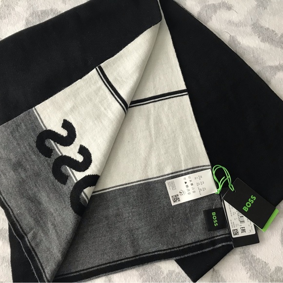 BNWT HUGO BOSS SCARF - Picture 4 of 7